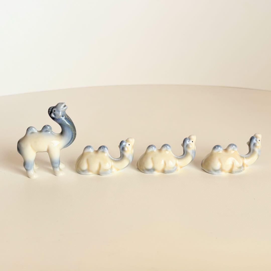 キャメルの陶器置物セット