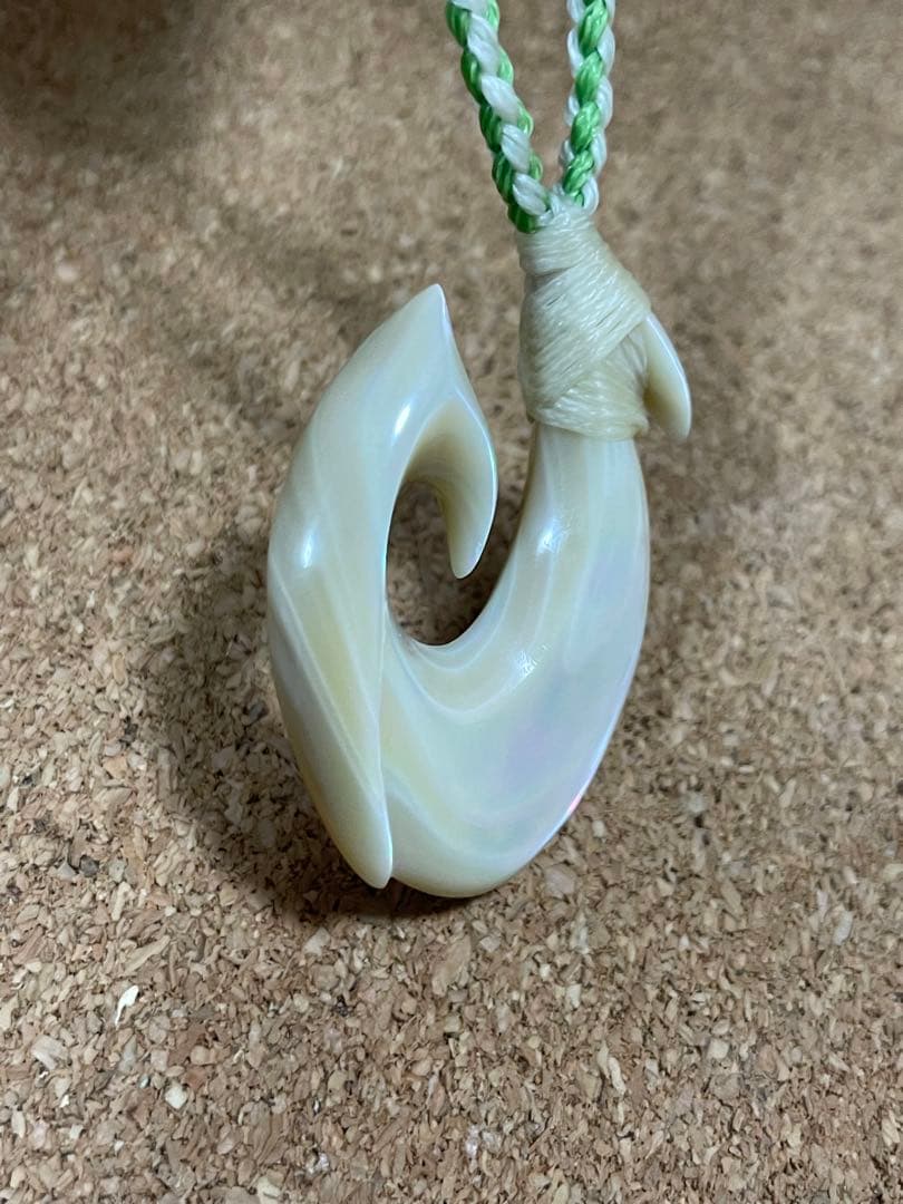 夜光貝ネックレス(ys31)シェルカービング、ボーンカービング