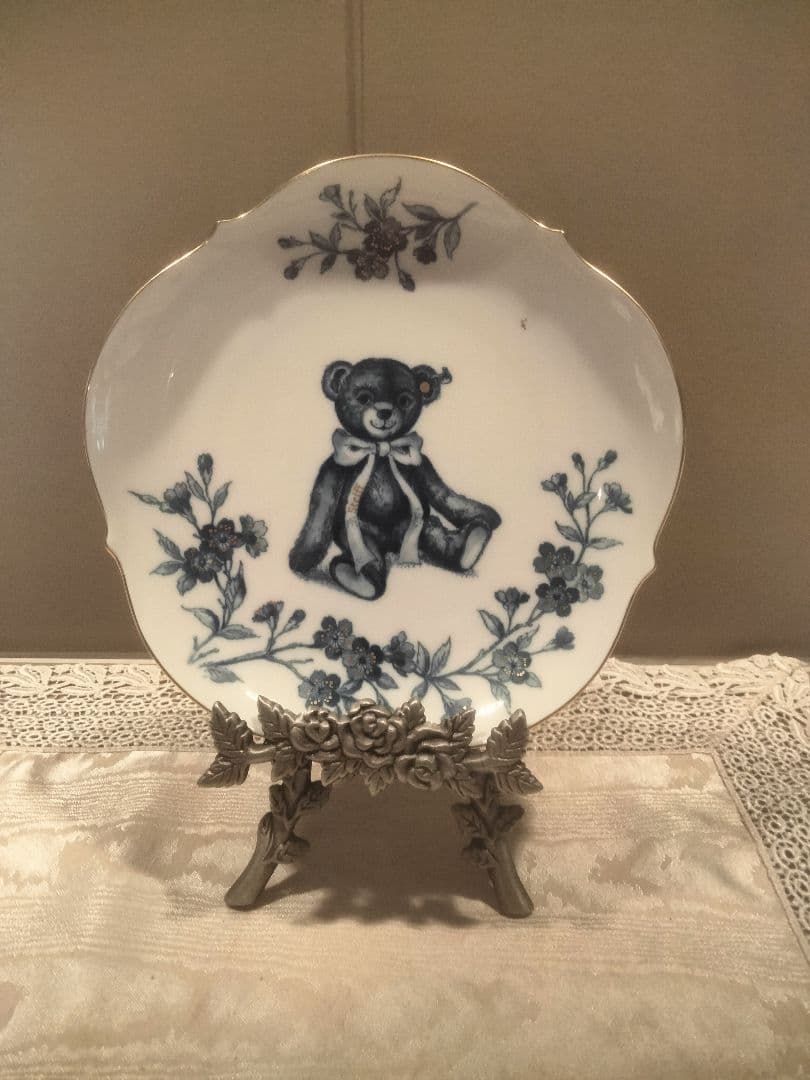シュタイフ社とマイセンのコラボテディベア　限定　アンテーク調スタンド付