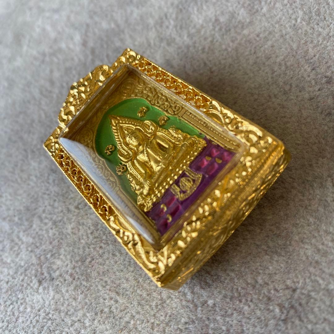 プラクルアン プラチンナラート 最も美しい仏像 成功 富と繁栄 神聖な御守り