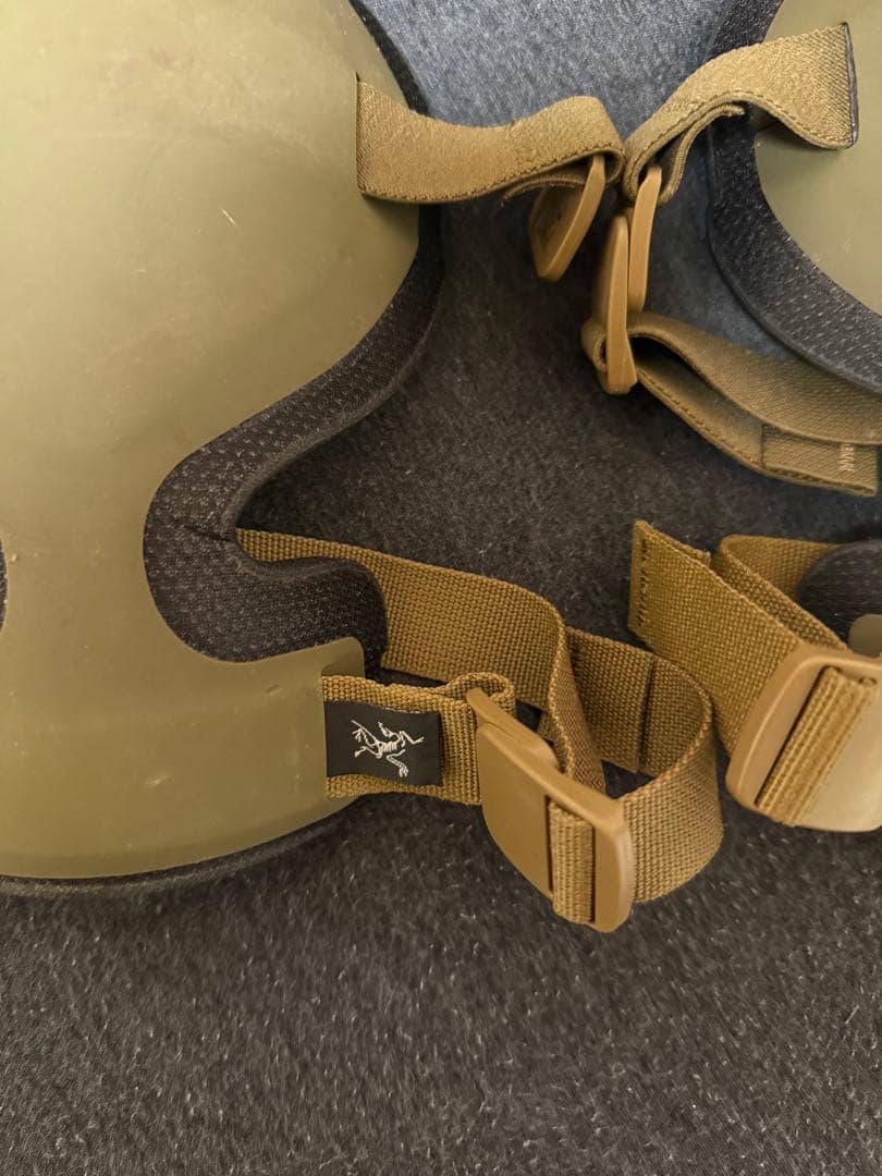 美品　アークテリクス　リーフ　ニーパッド