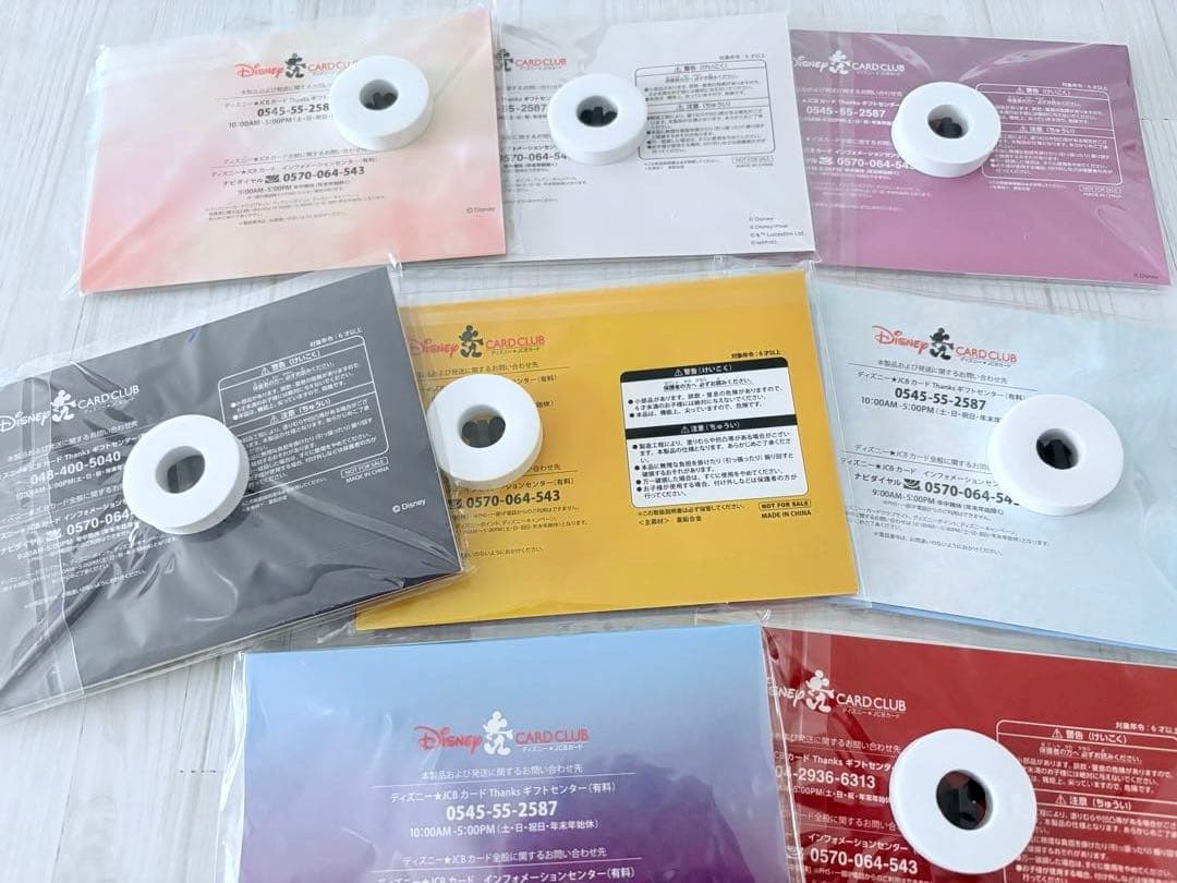 ディズニー　ピンバッジ　チャーム　127個　ディズニーストア