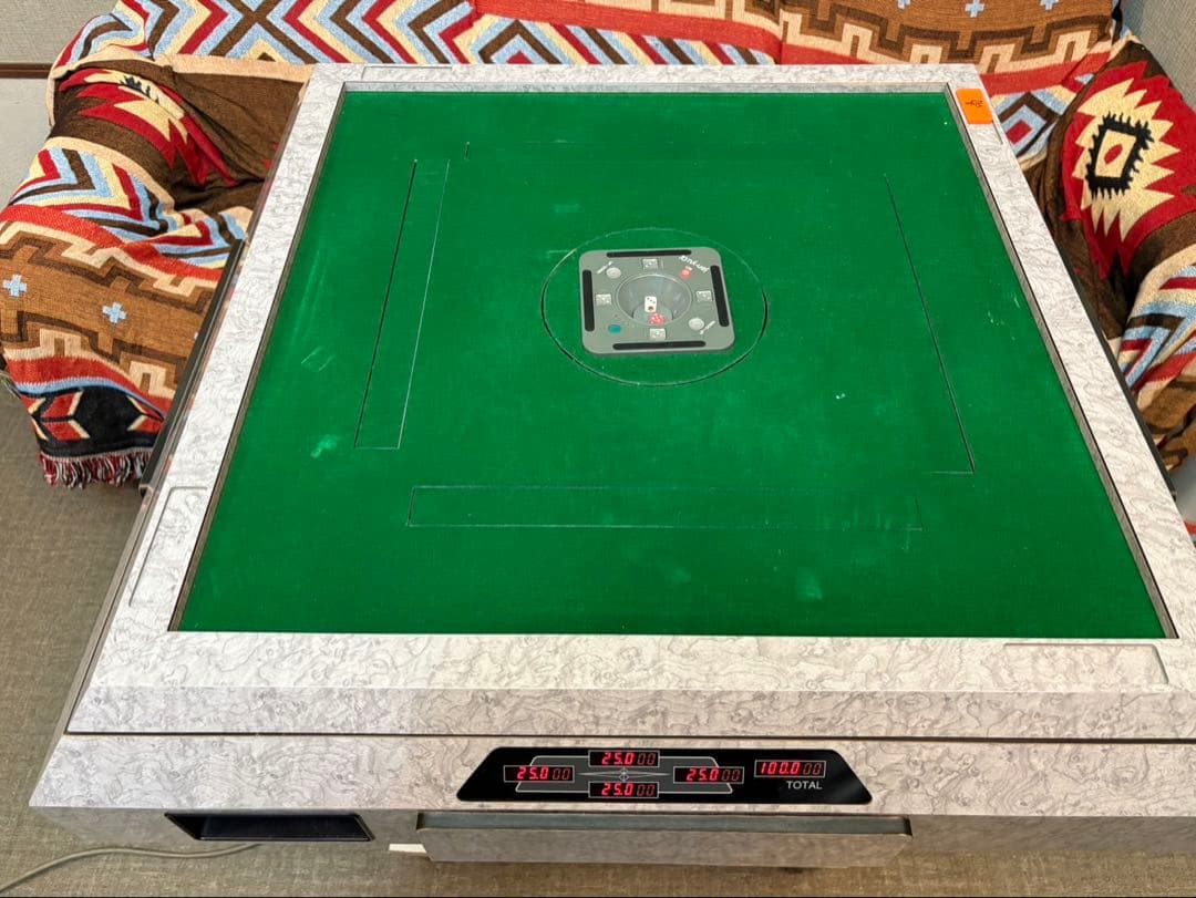 自動麻雀卓　[点数表示付き]