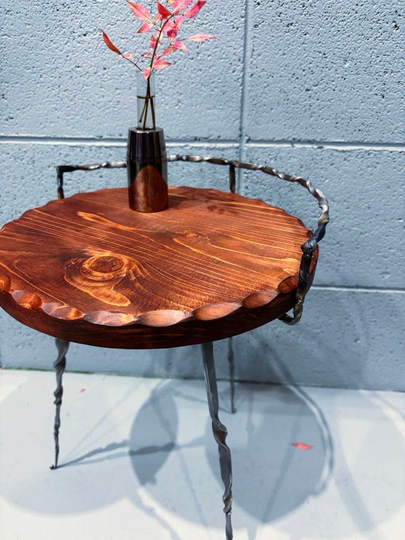 インダストリアルなサイドテーブル　コーヒーテーブル　観葉植物置き台ナイトテーブル