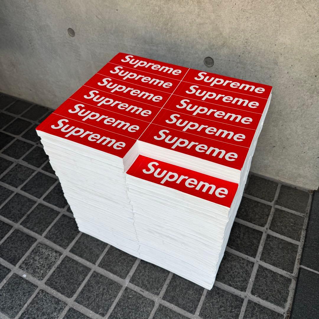 サイドテーブル・ナイトテーブル・ローテーブル Supreme Rotary Hero Sticker Bricks Stool