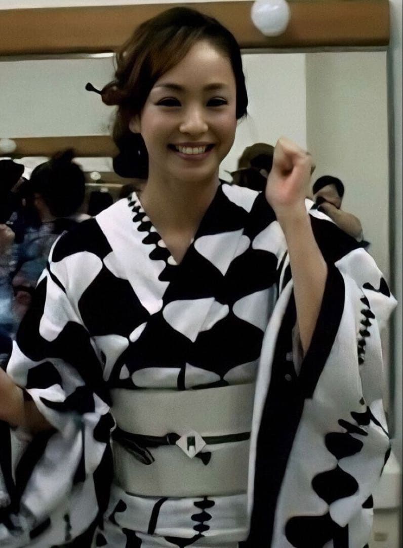 完売 安室奈美恵 私服 着用 沖縄 前夜祭 花火ショー 浴衣 髪飾り バレッタ