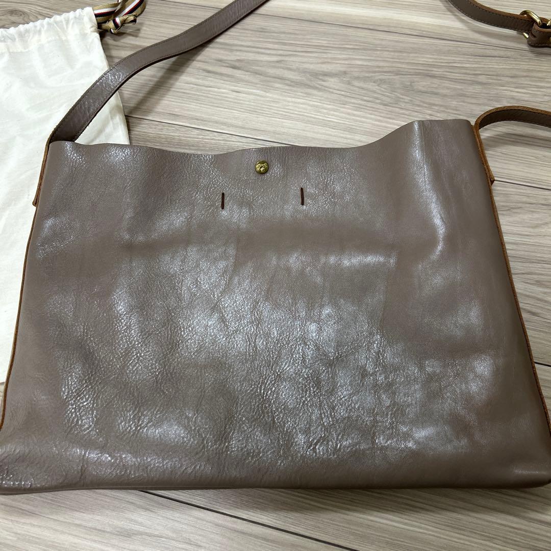 イルビゾンテレザークロスボディバッグ