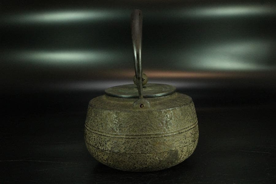 大講堂 横文字 鉄瓶(K-LC591)