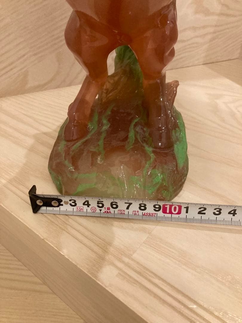 希少　馬の彫刻 赤と緑のグラデーション