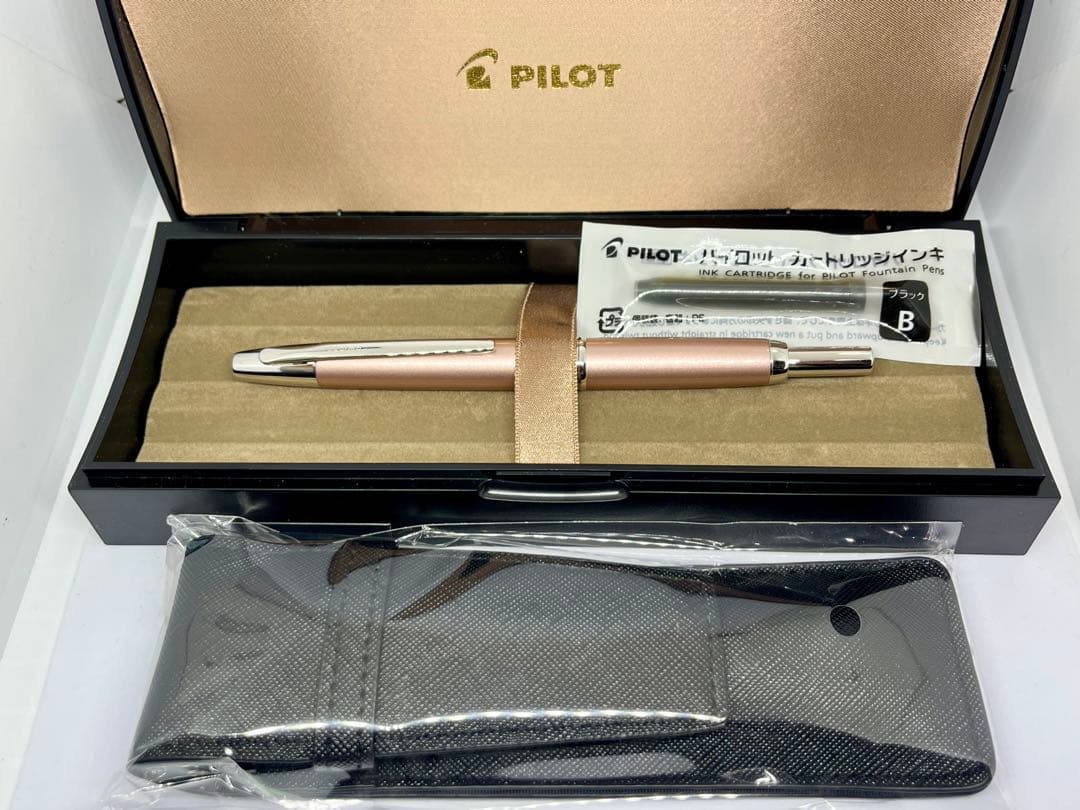 美品　パイロット　キャップレス デシモ　シャンパンピンク　18K M 中字　箱付