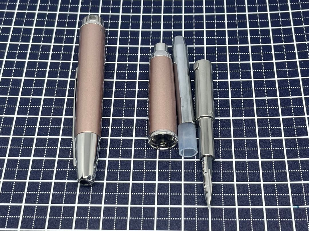 美品　パイロット　キャップレス デシモ　シャンパンピンク　18K M 中字　箱付