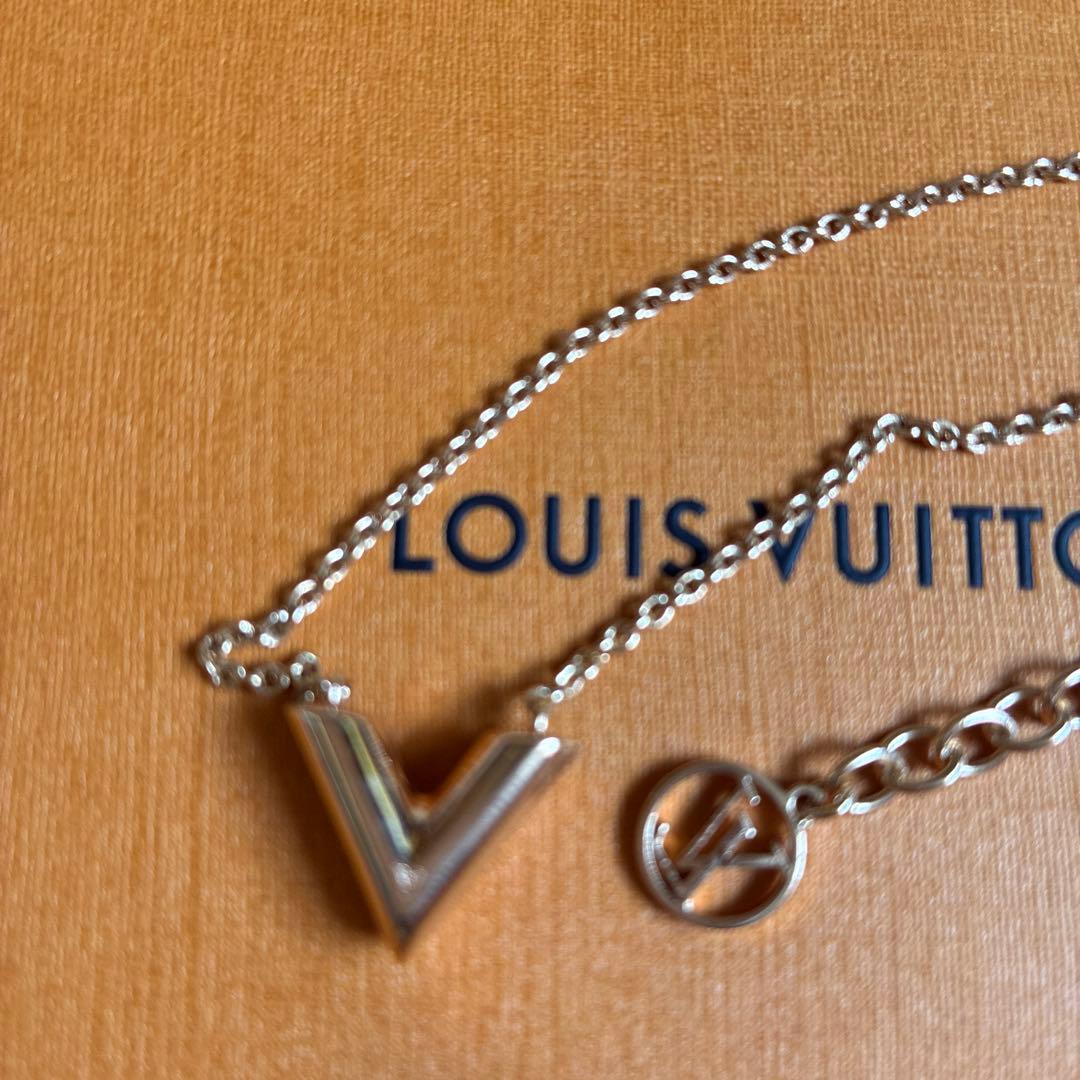 LOUIS VUITTON エッセンシャルVピンクゴールド