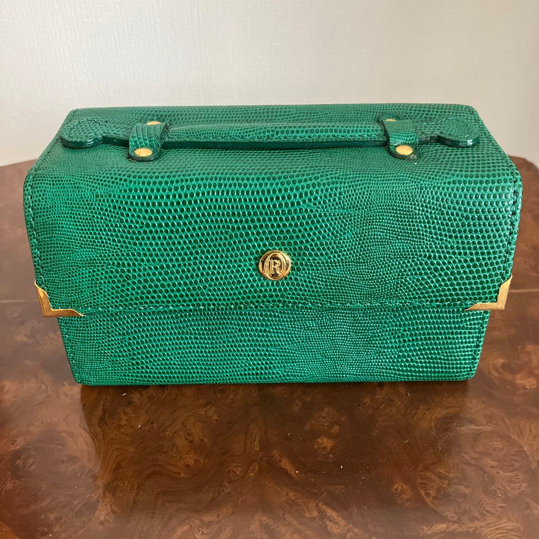 グルーミングセット　トラベルエチケットセット　爪切り、香水、やすり