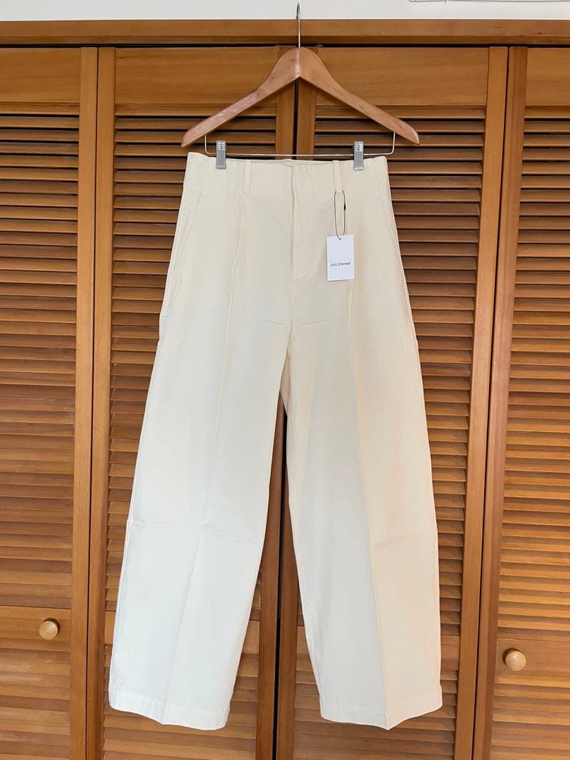 【てん】【新品】JULYNINE チノパン/アッシュホワイト　Ｍサイズ