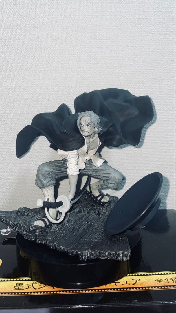 シャンクス REDシリーズ フィギュア 箱付き