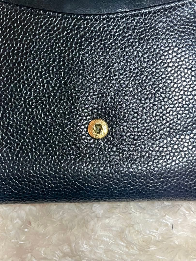 入手困難 CHANEL キャビアスキン ココマーク 二つ折り財布 ブラック