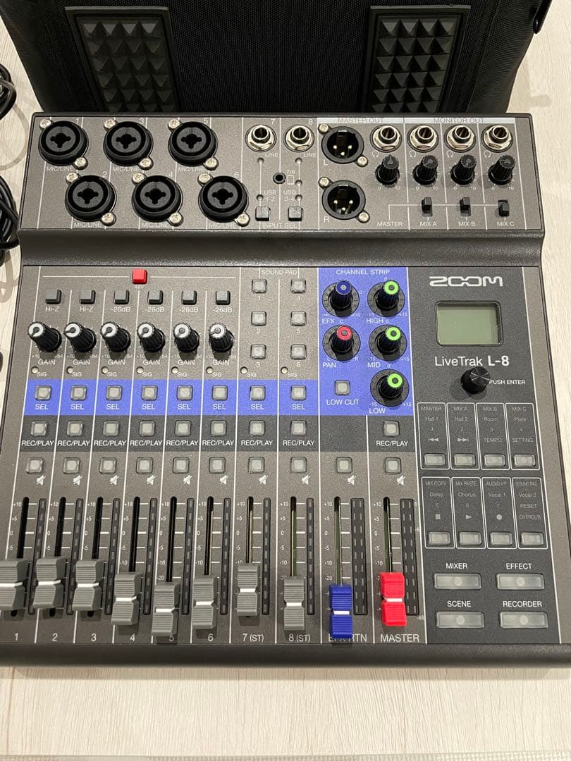 ZOOM LiveTrak L-8 ミキサー　ケース付き