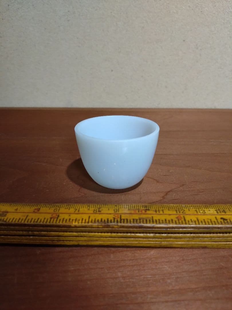 江戸ガラス 型吹き 乳白色盃 猪口