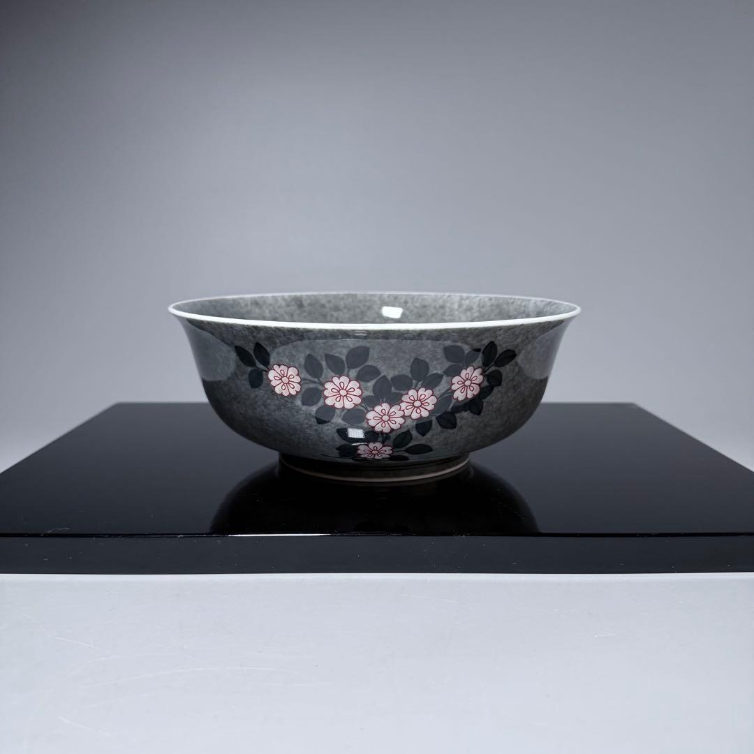 人間国宝　十三代今泉今右衛門　本人作　色鍋島薄墨草花文鉢　共箱　共布　栞　未使用