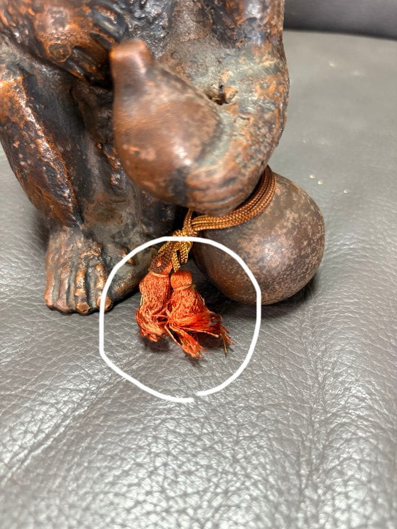 瓢箪を持つ猿　置物