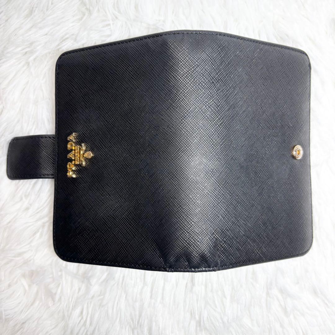 ✨美品✨ プラダ 二つ折り L字 サフィアーノ レザー ブラック 金具ロゴ 黒