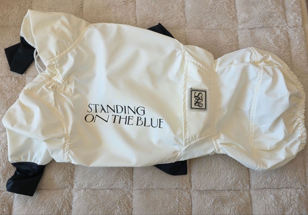 犬用レインコート/STANDING ON THE BLUE