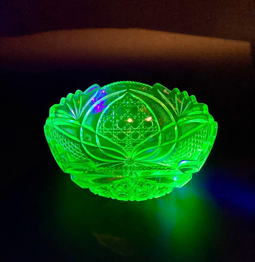 ウランガラス　ガラス鉢　カットガラス　ガラスボウル