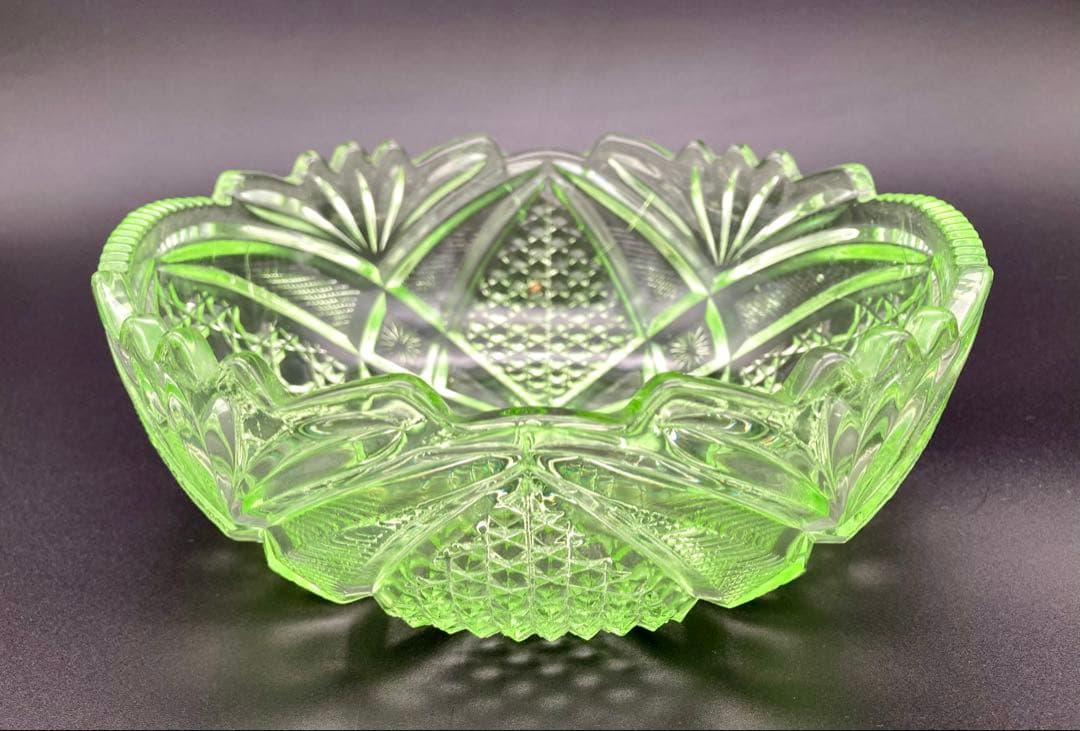 ウランガラス　ガラス鉢　カットガラス　ガラスボウル