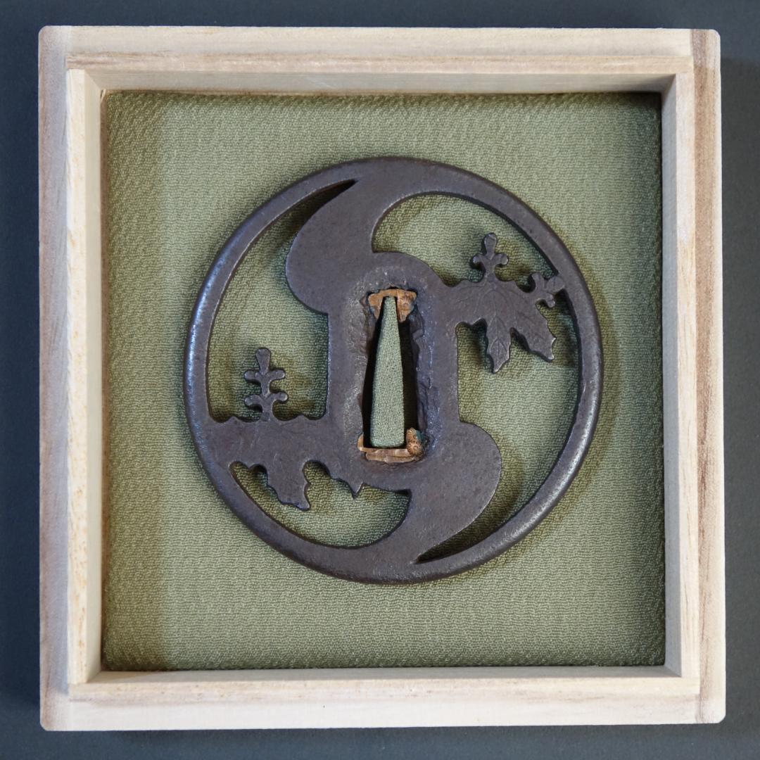 【 桐巴透鐔 無銘 後代肥後 】(鑑定書有) 鍔 鐔 刀装具 武具 骨董 江戸