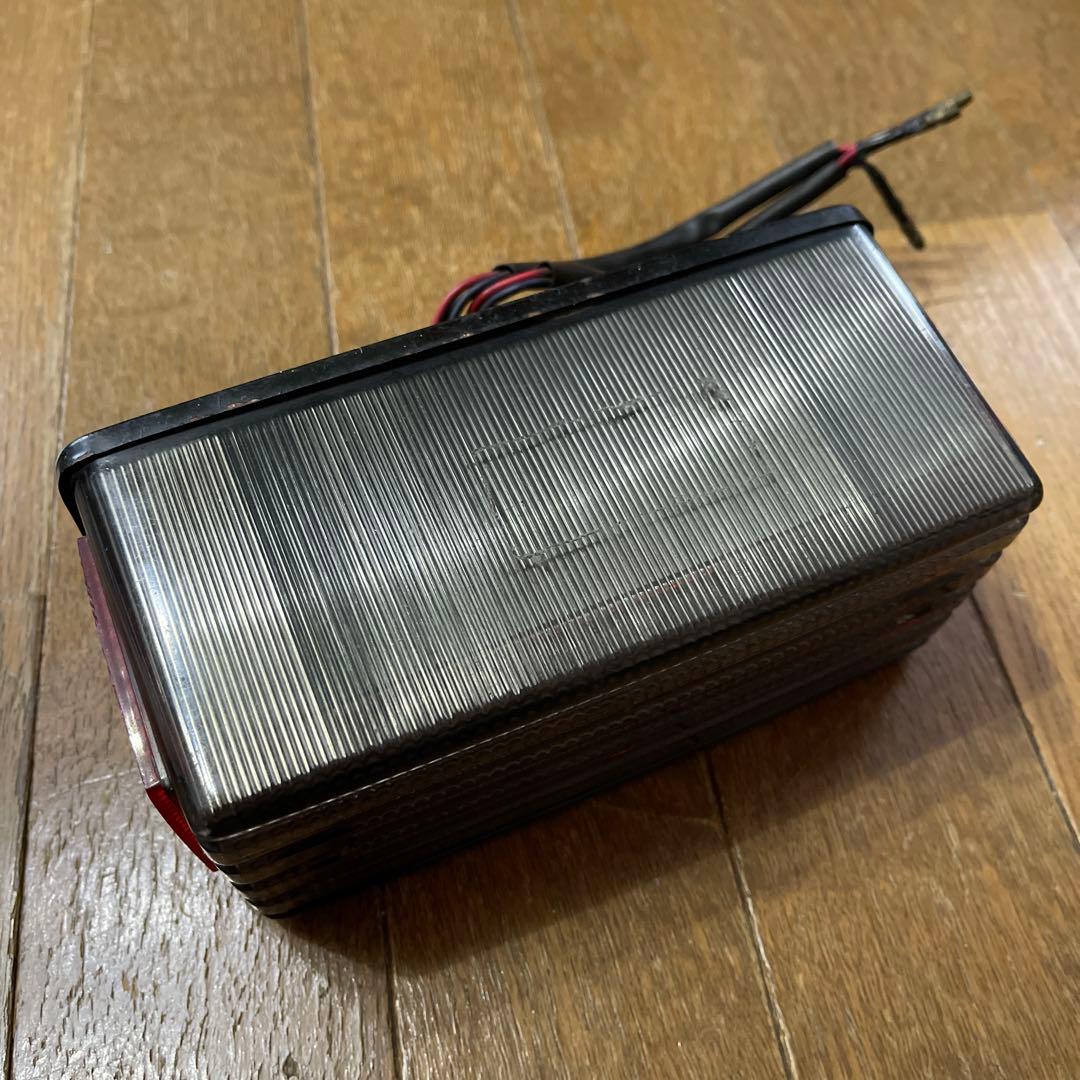 テールランプ カワサキ　GPZ1100F 純正　サイドリフレクターあり