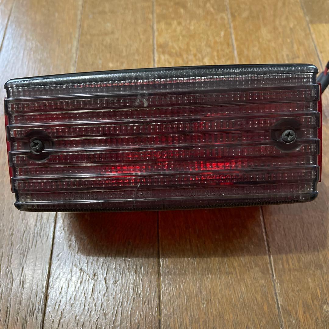テールランプ カワサキ　GPZ1100F 純正　サイドリフレクターあり