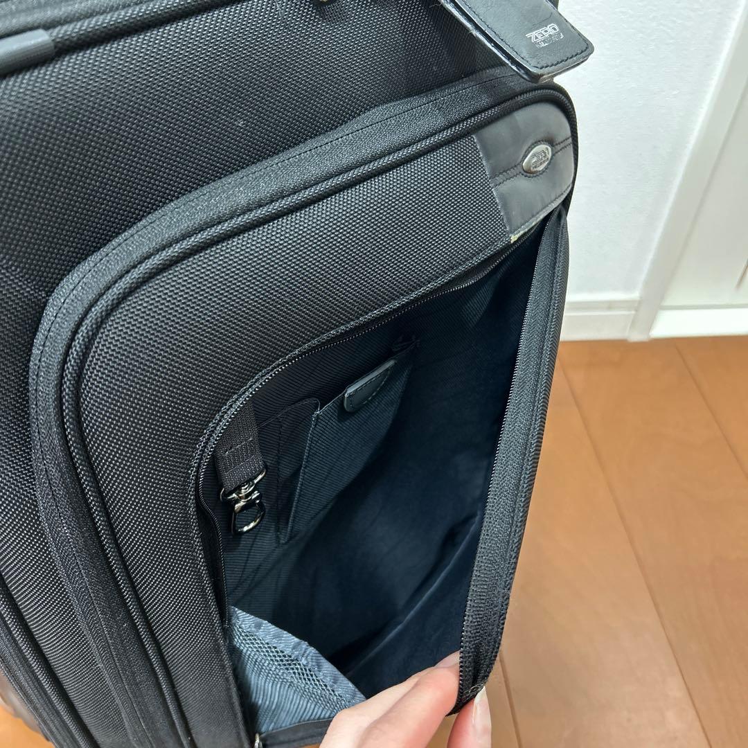 ZERO HALLIBURTON ゼロハリバートン スーツケース　機内
