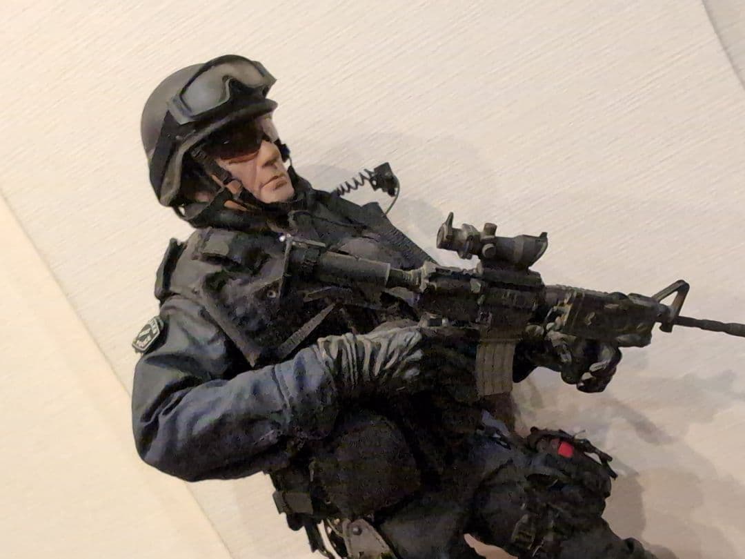 さ*ら様 ・SWAT フィギュア ・ホットトイズ ・1/6スケール