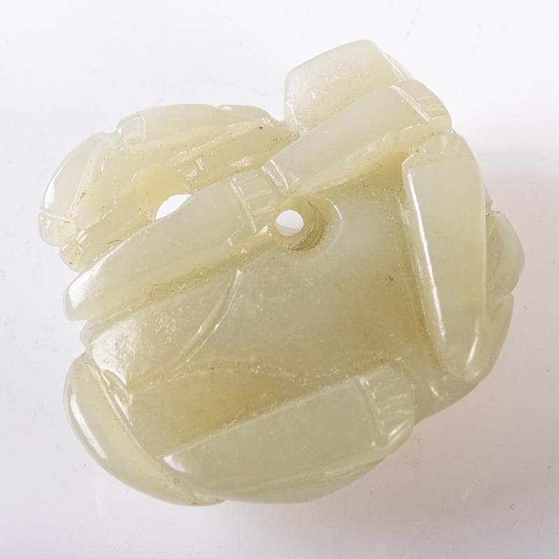 中国　玉石彫刻　神獣　根付　紙鎮　置物　C　8526E