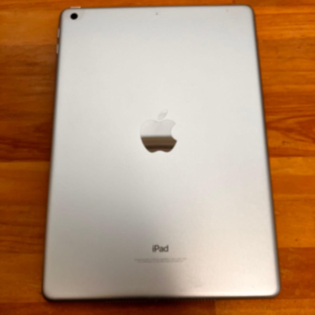 Apple iPad 10.2インチ シルバー　5世代