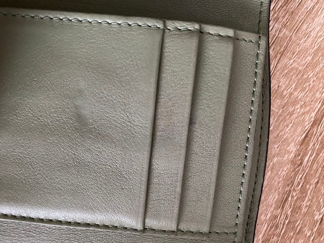 ロエベ　財布　アナグラムバーティカルウォレット　三つ折りローズマリー