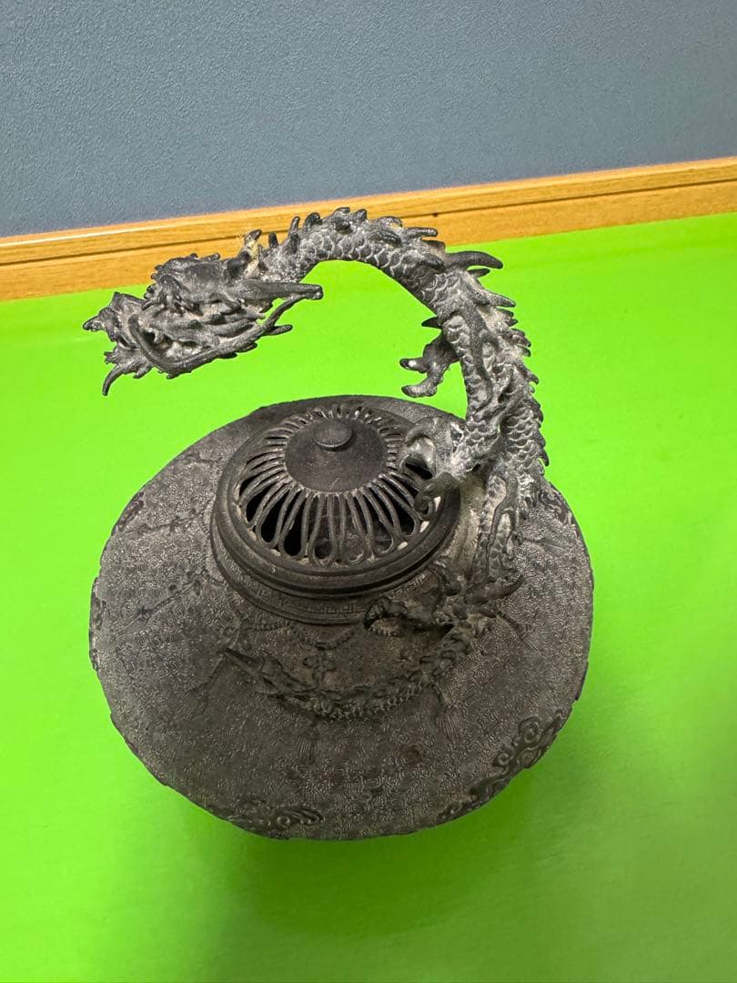 高岡銅器　金工師　米田秀保造 蛹型 鋳銅立龍提手瓔珞雲図 香