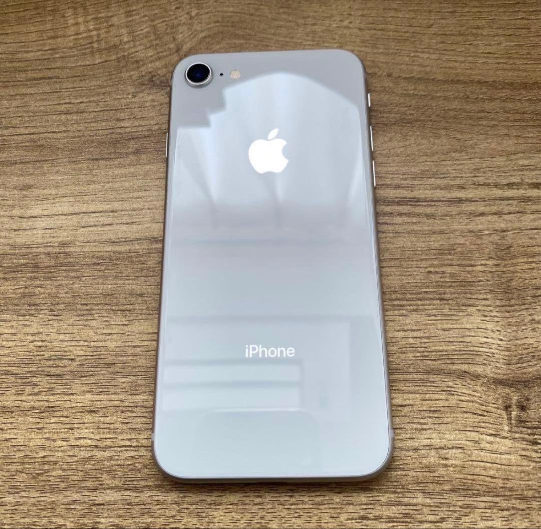 Apple iPhone 8 シルバー 本体　64GB SIMフリー