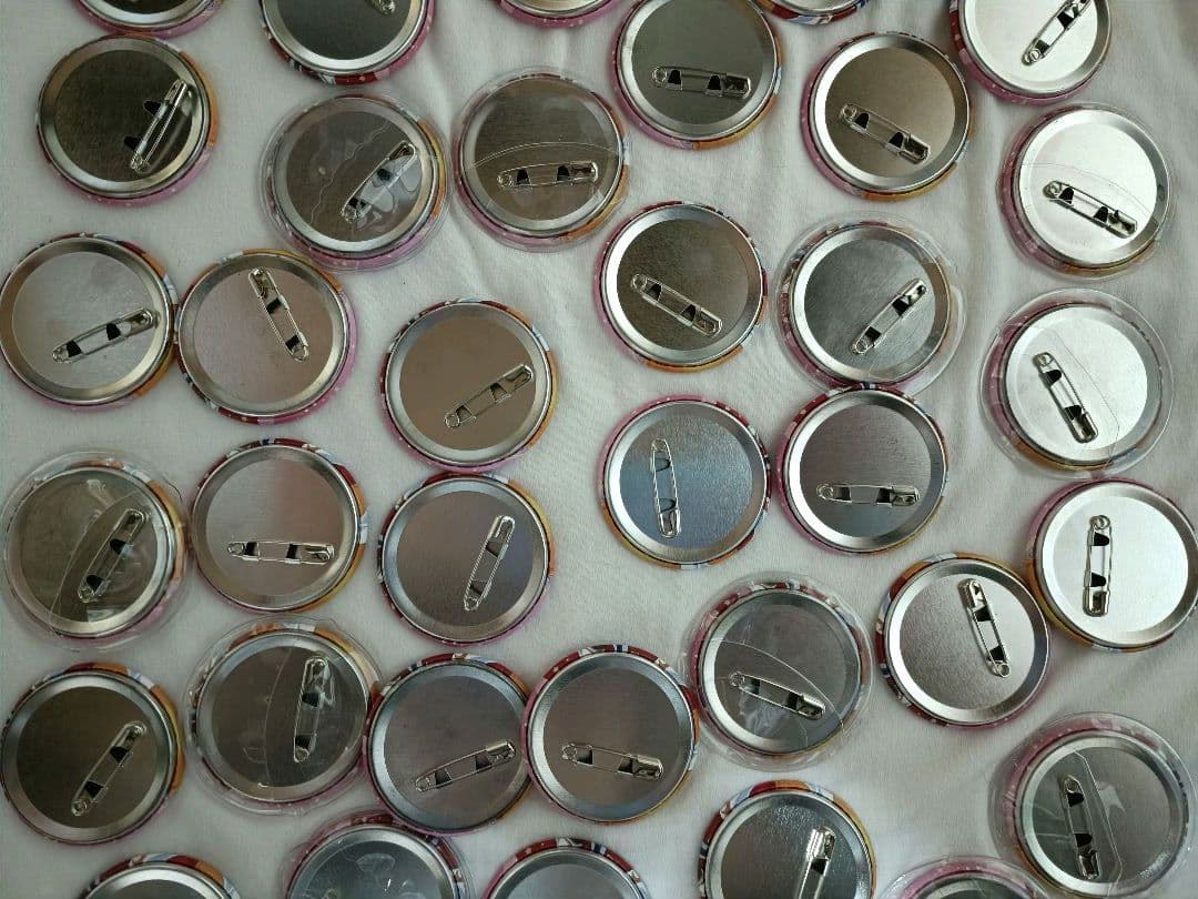 すとぷり　るぅと　缶バッチ　アリツア　等身　白衣装　旗持ち