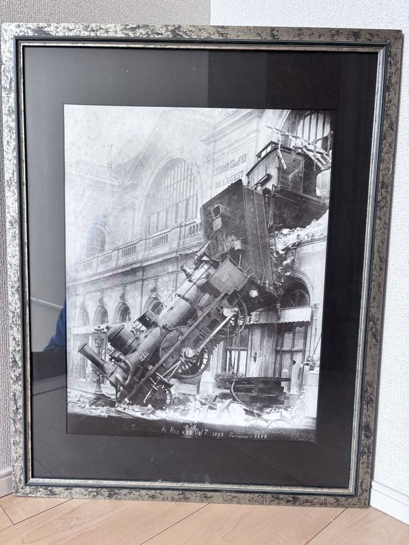 560×715 mm 鉄道写真　モンパルナス駅脱線事故　1895年　機関車