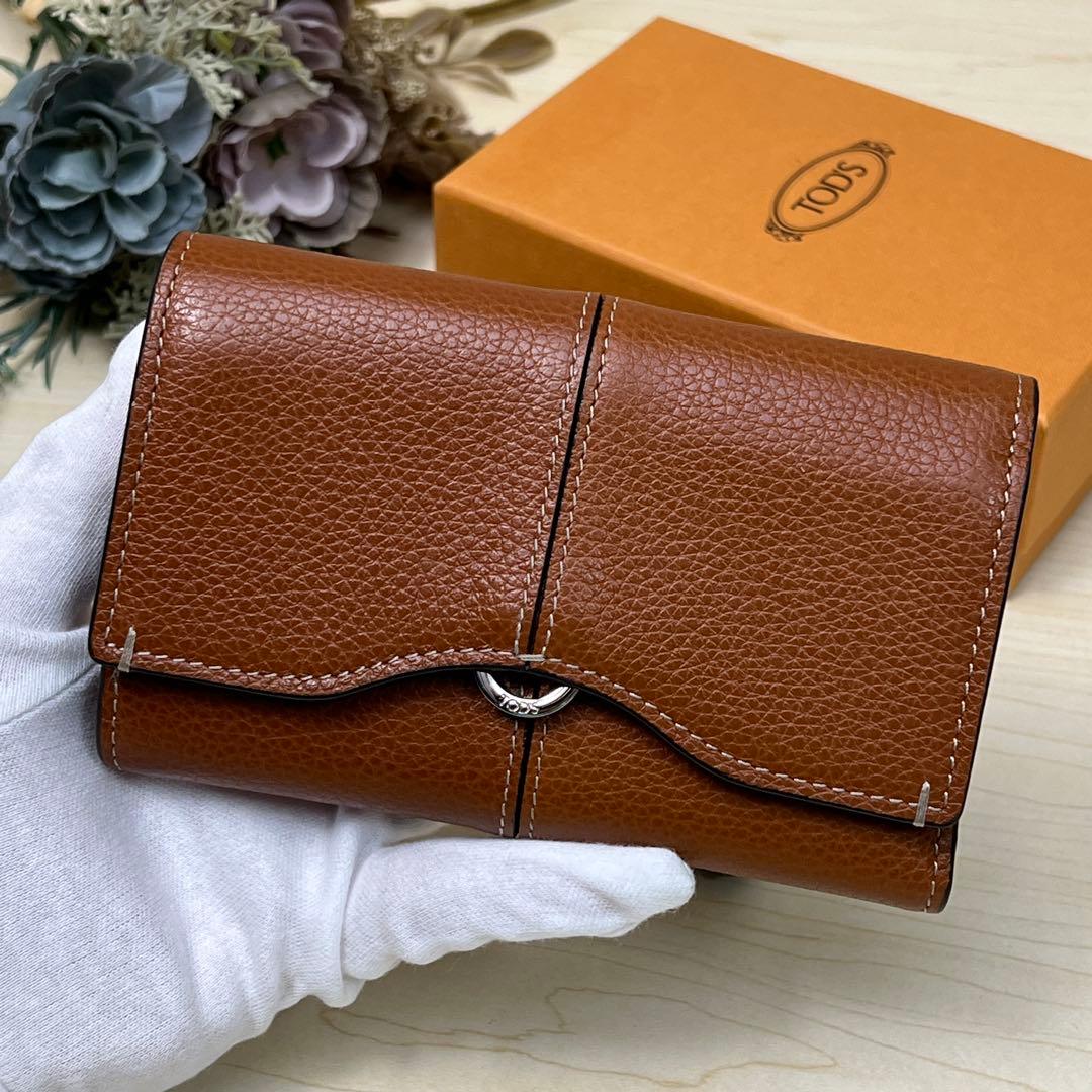現行品 トッズ レザー 三つ折り財布 フラップメタル ブラウン ウォレット