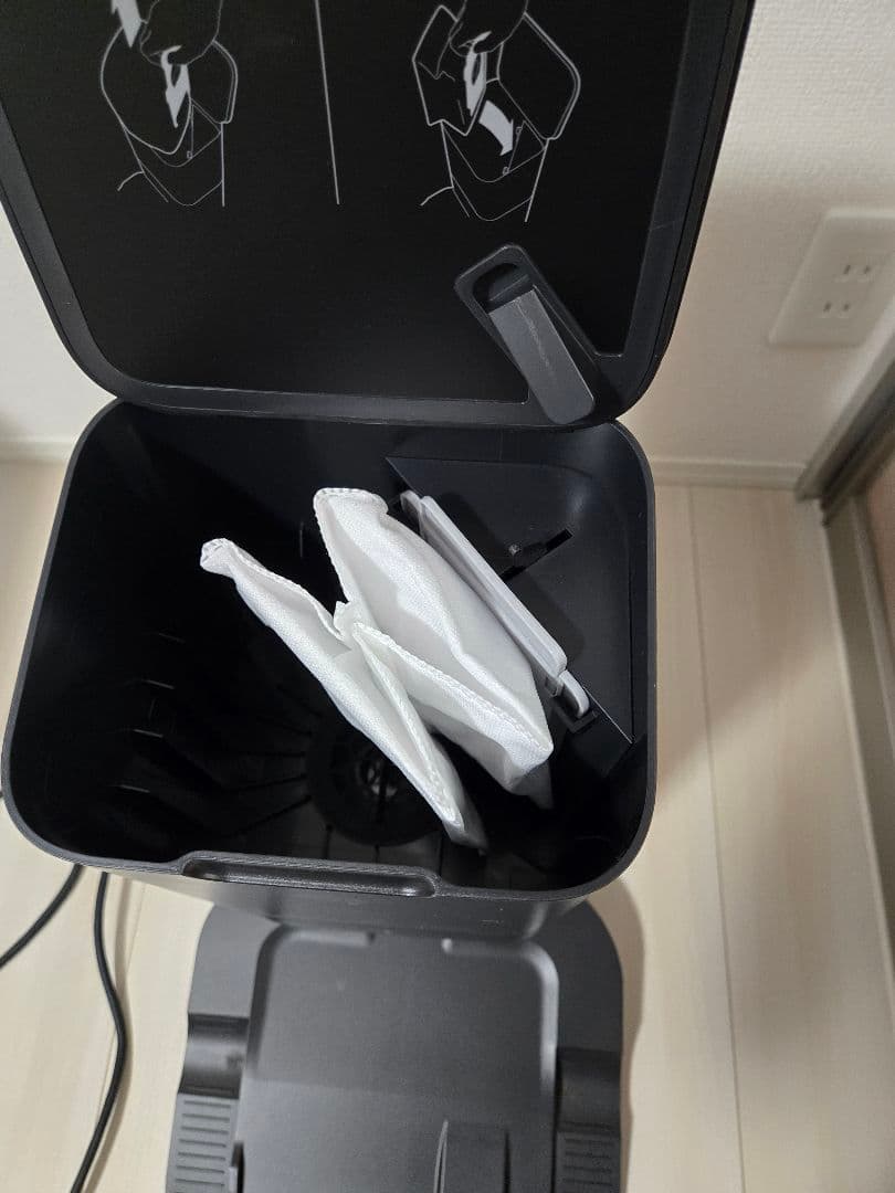 ルンバ　i7+　傷あり