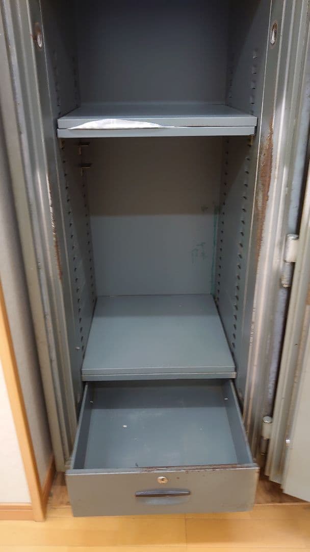金庫　イトーキ 昭和レトロ　 高さ133cm 奥行60cm 横幅57cm