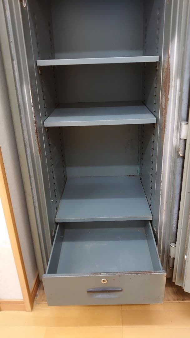 金庫　イトーキ 昭和レトロ　 高さ133cm 奥行60cm 横幅57cm