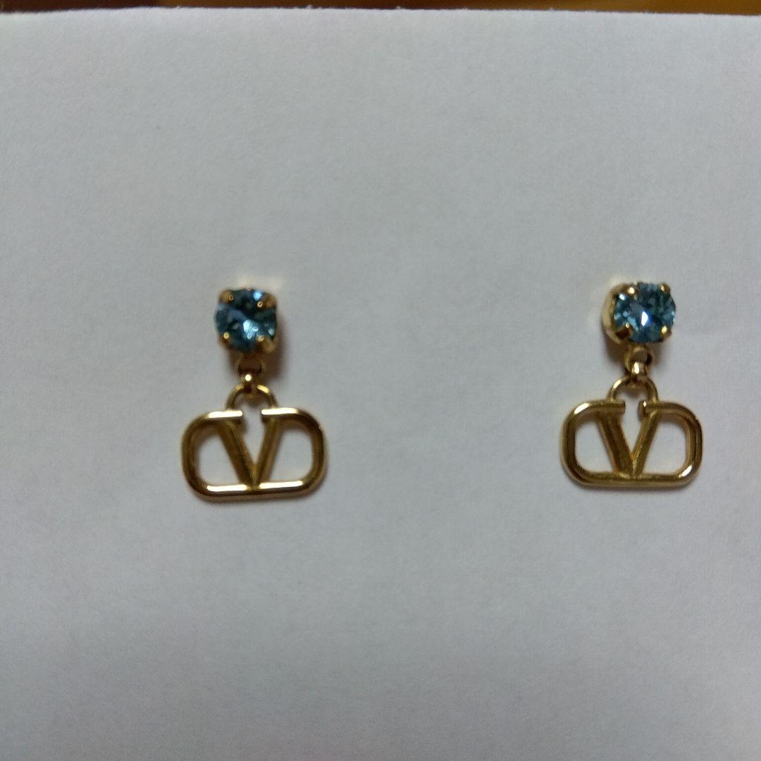 ヴァレンティノ　VALENTINO　Vロゴピアス　アクアマリン