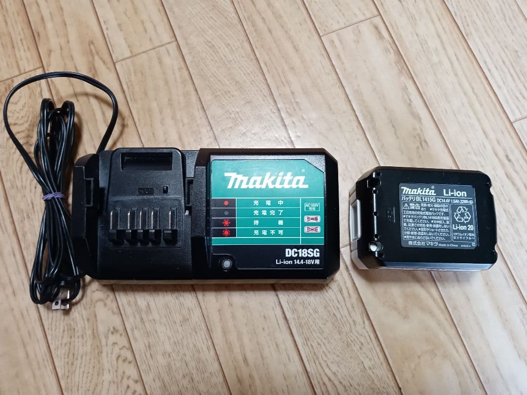 マキタ14.4V充電式クリーナー MCL143D バッテリー、充電器付