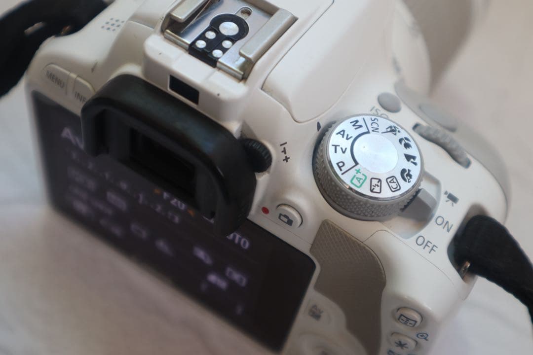 【美品】CANON EOS KISS X7 一眼レフカメラ ホワイト レンズ付き