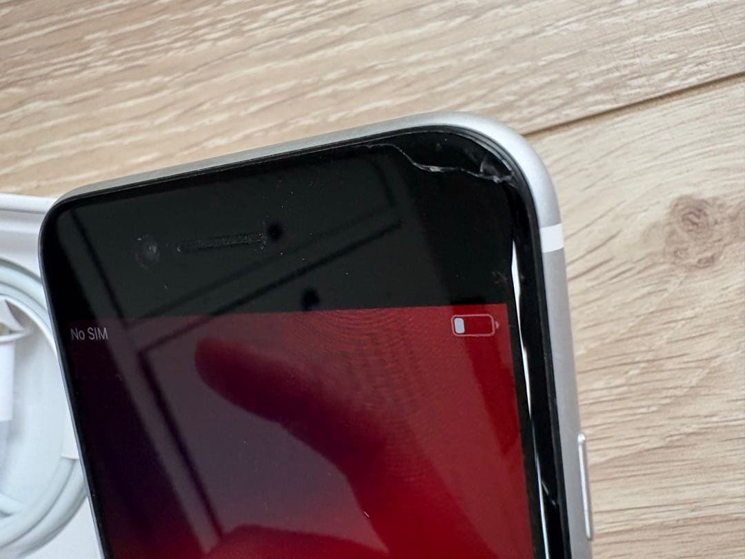 iPhoneSE 第2世代64G　SIMフリー備品新品　ホワイト