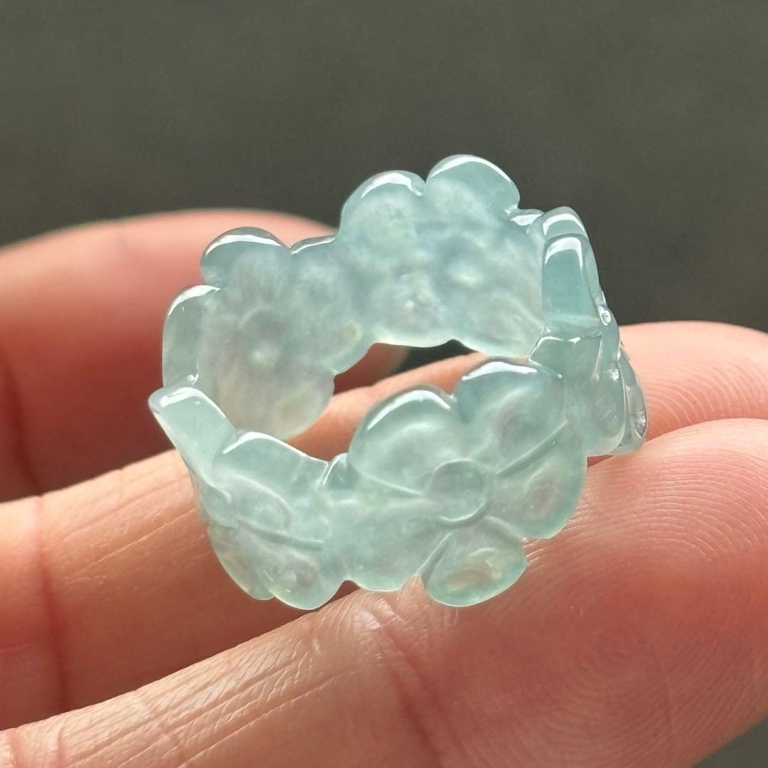 グアテマラ産天然本翡翠　A貨氷種　くり抜きリング　梅の花彫り　12.5号