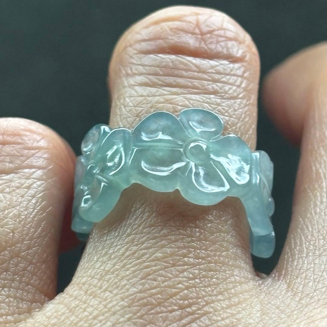 グアテマラ産天然本翡翠　A貨氷種　くり抜きリング　梅の花彫り　12.5号